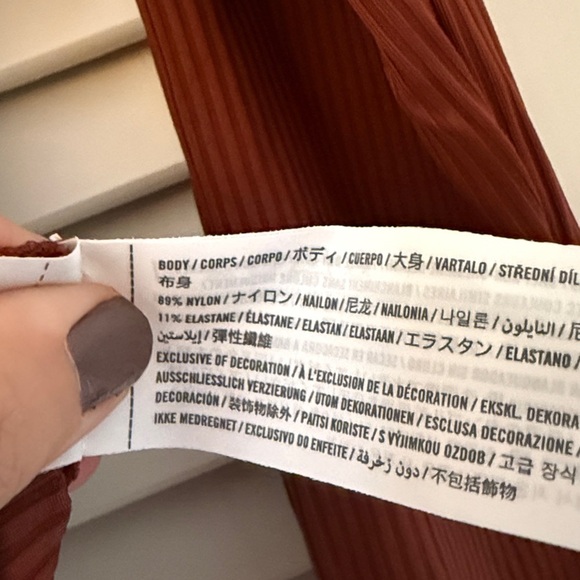 ✨Abercrombie & Fitch Rust Ribbed Bodysuit —Long Sleeve Zip Mock Neck Medium NWT✨ - Picture 4 of 7